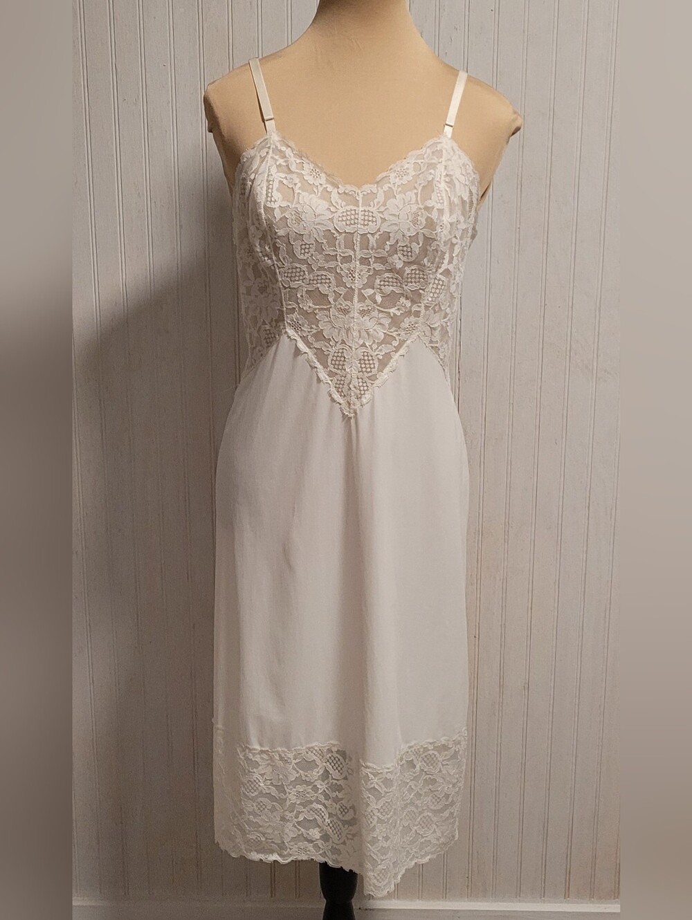 Vintage 1960s Vanity Fair Creamy White Lace Trim Full Slip Dress Size 34 Small
